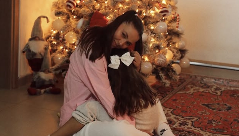 Eβελίνα Σκίτσκο: Οι ευχές για τα 8α γενέθλια της κόρης της και οι δύο ιδιαίτερες εικόνες